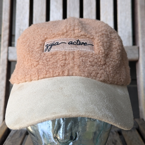 NWT Zyia Camel Sherpa Cap - Picture 2 of 8